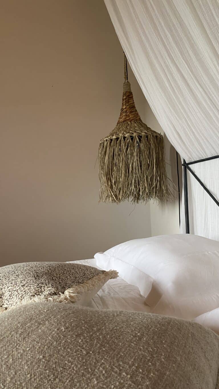 Detail of a canopy bed in a boho room: A sanctuary of peace and design at Abbadia.