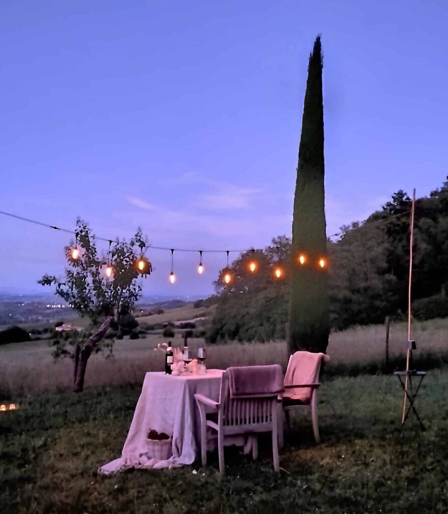 A private sunset picnic – pure romance in the Val d’Orcia at Abbadia.