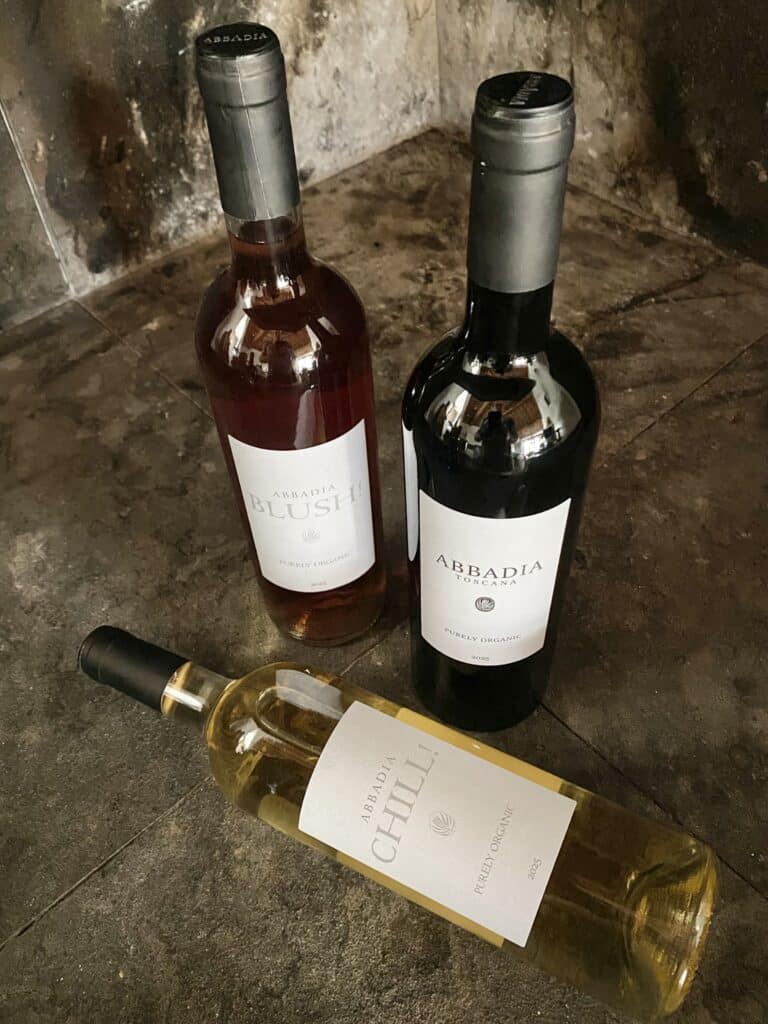 Selection of organic white, rosé and red wines from Abbadia boutique winery, 2025 vintage.